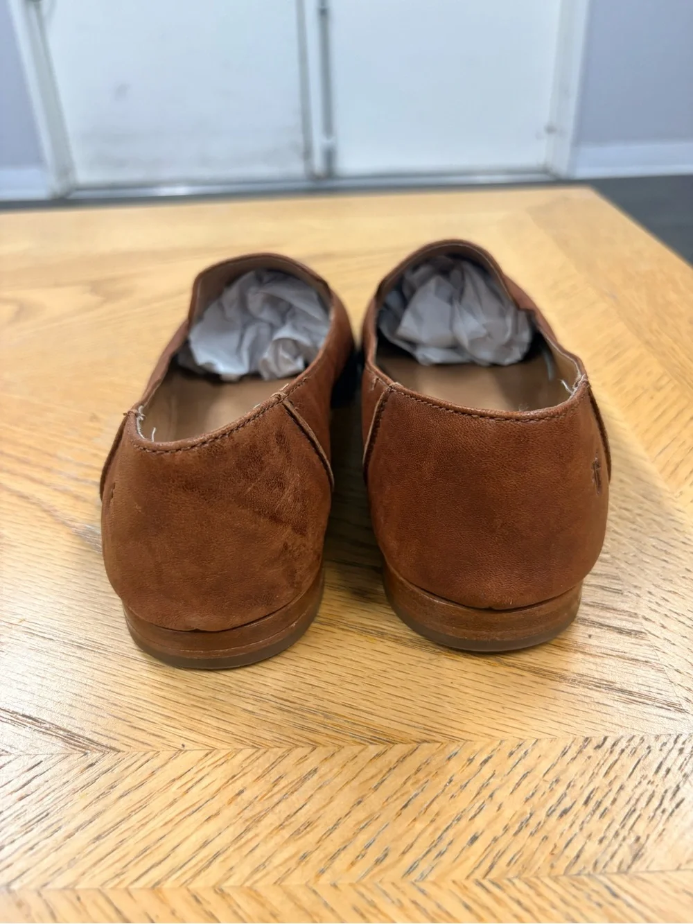 FRYE Leather Pointed Toe Slip-On Loafers in Brown. Size 10